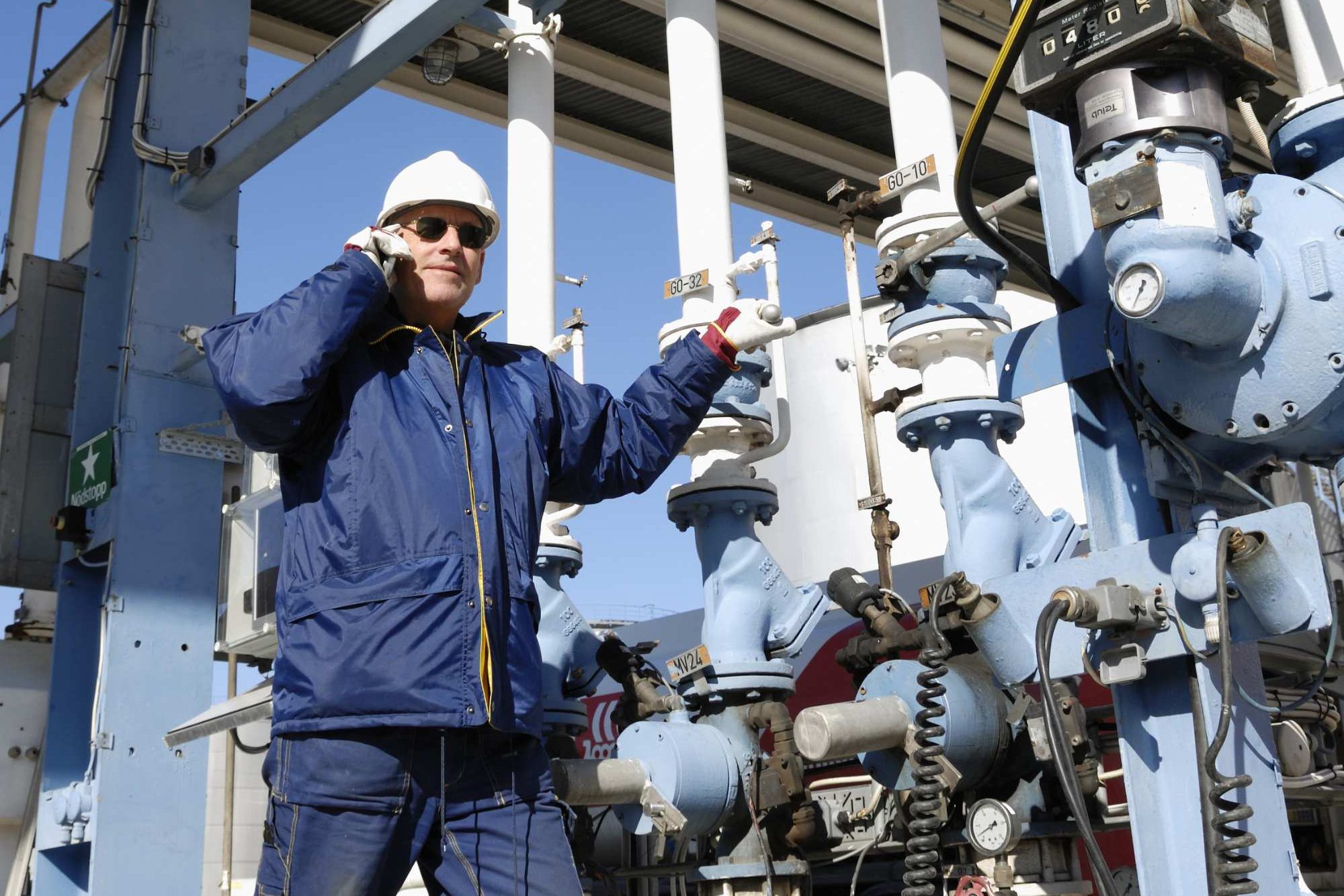 Man In Blue Jacket And Hard Hat On Site Aspect Ratio 1200 800