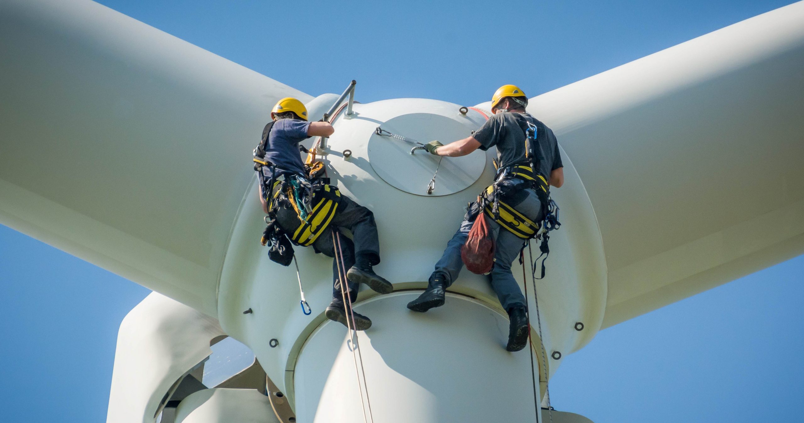 Inspection Engineers Working On A Rotor Blade Of A Wind Turbine Scaled Aspect Ratio 760 400