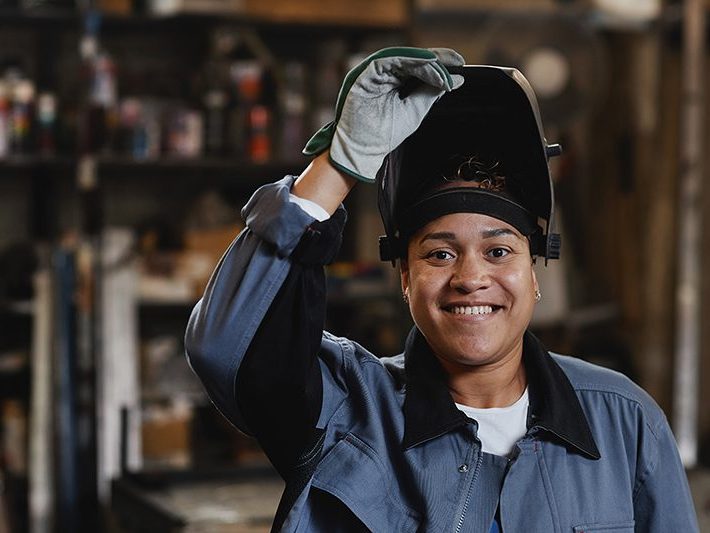 Woman Welder With Visor Aspect Ratio 800 600